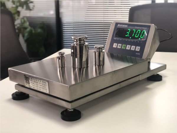 實(shí)驗(yàn)室電子臺(tái)秤1